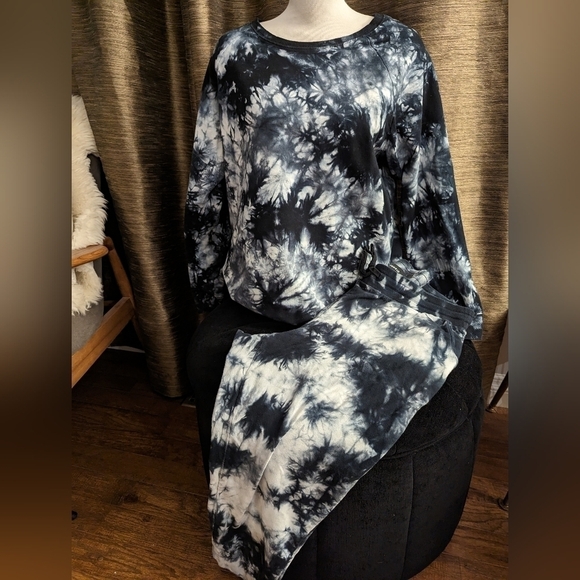 Torrid Long Sleeve, tie dye,  Sweatshirt, Cotton, black & white Sz 1x - Picture 6 of 8